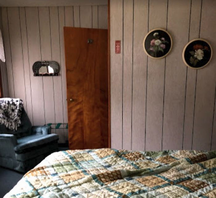 Great Escape Motor Lodge (Redwoood Motor Lodge) - Web Listing (newer photo)